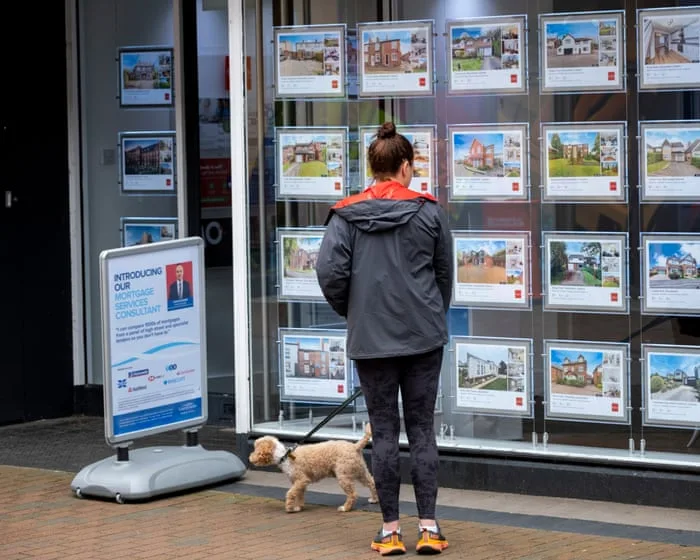 UK houses near top state secondary schools cost £40,000 more, research reveals