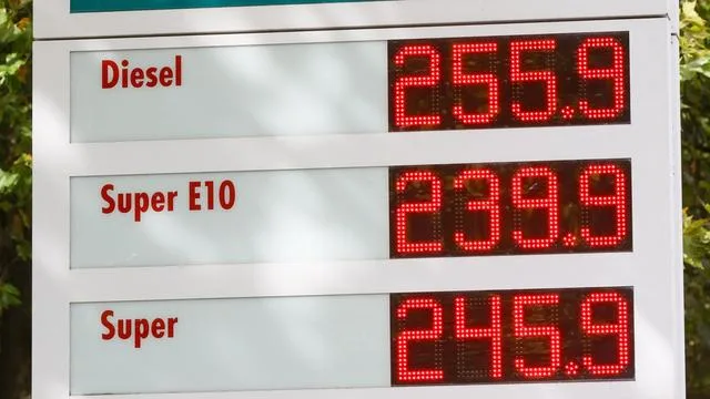 Teure Tankfüllungen: Hohe Spritpreise: Was könnte die Politik tun?