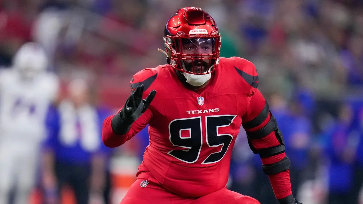 Browns sign defensive end Derek Barnett to one-year deal