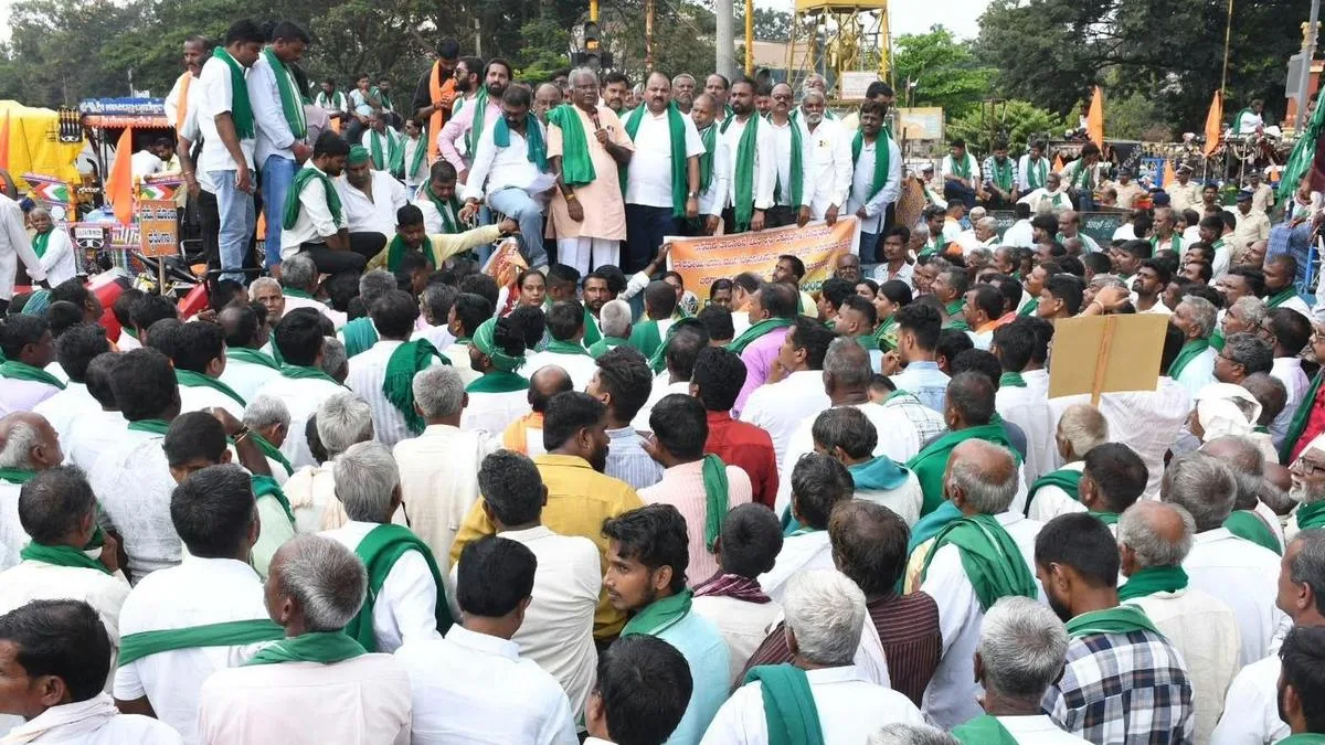 Farmers take out tractor rally in Dharwad seeking drought relief measures