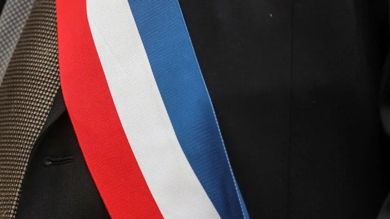 "C'est une injure": assimilé au nazisme sur les réseaux sociaux, le maire de Besançon dépose plainte