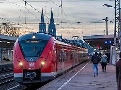 Stromschlag auf Zugdach: Jugendlicher stirbt nach "Trainsurfing"