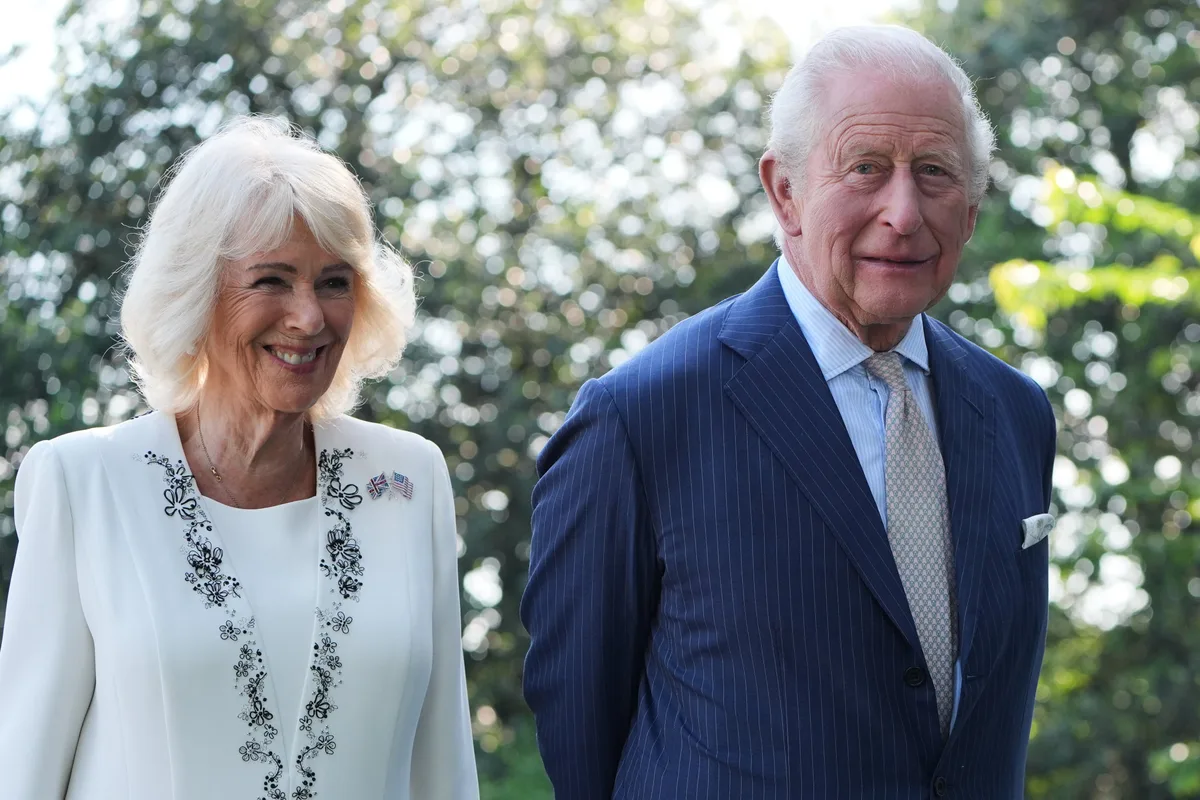 La reina Camila de Inglaterra dijo que le resultó “bastante difícil” mantener en secreto el cáncer de Carlos III⁩