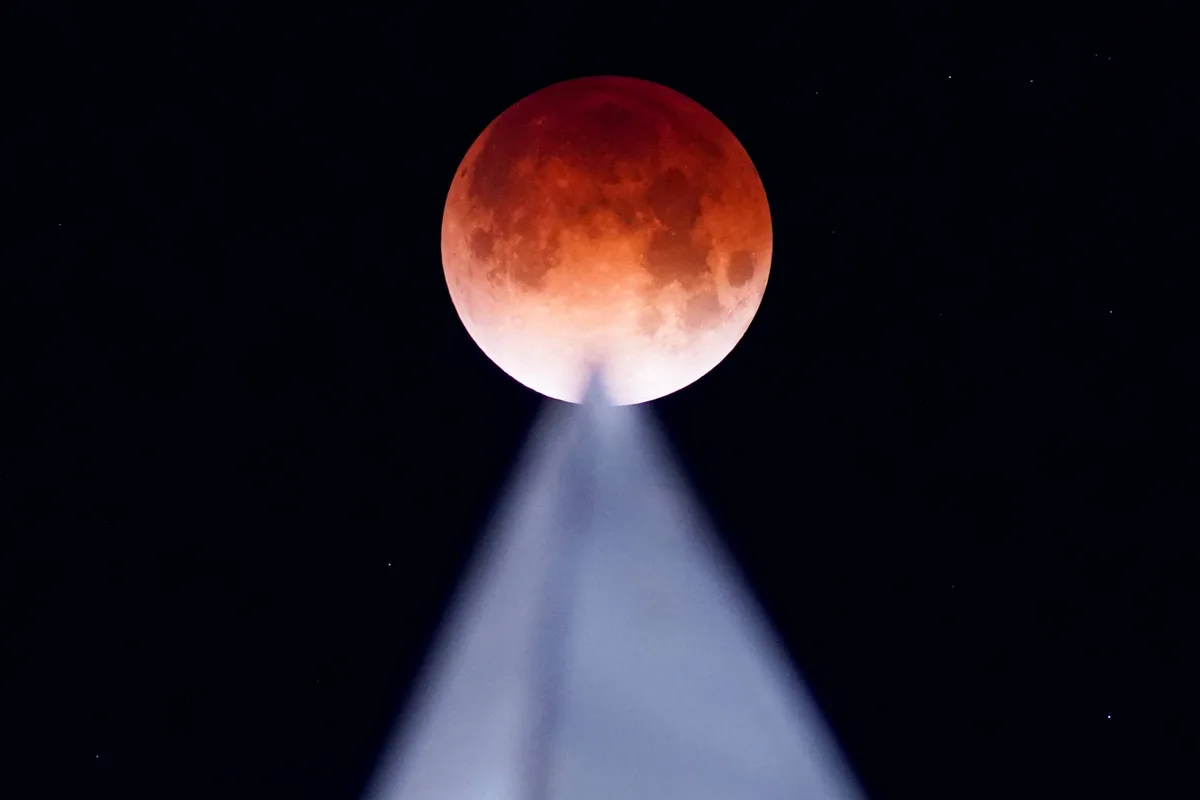 Eclipse lunar em peixes deixa semana de 23 a 29 de agosto instável e indica reviravoltas