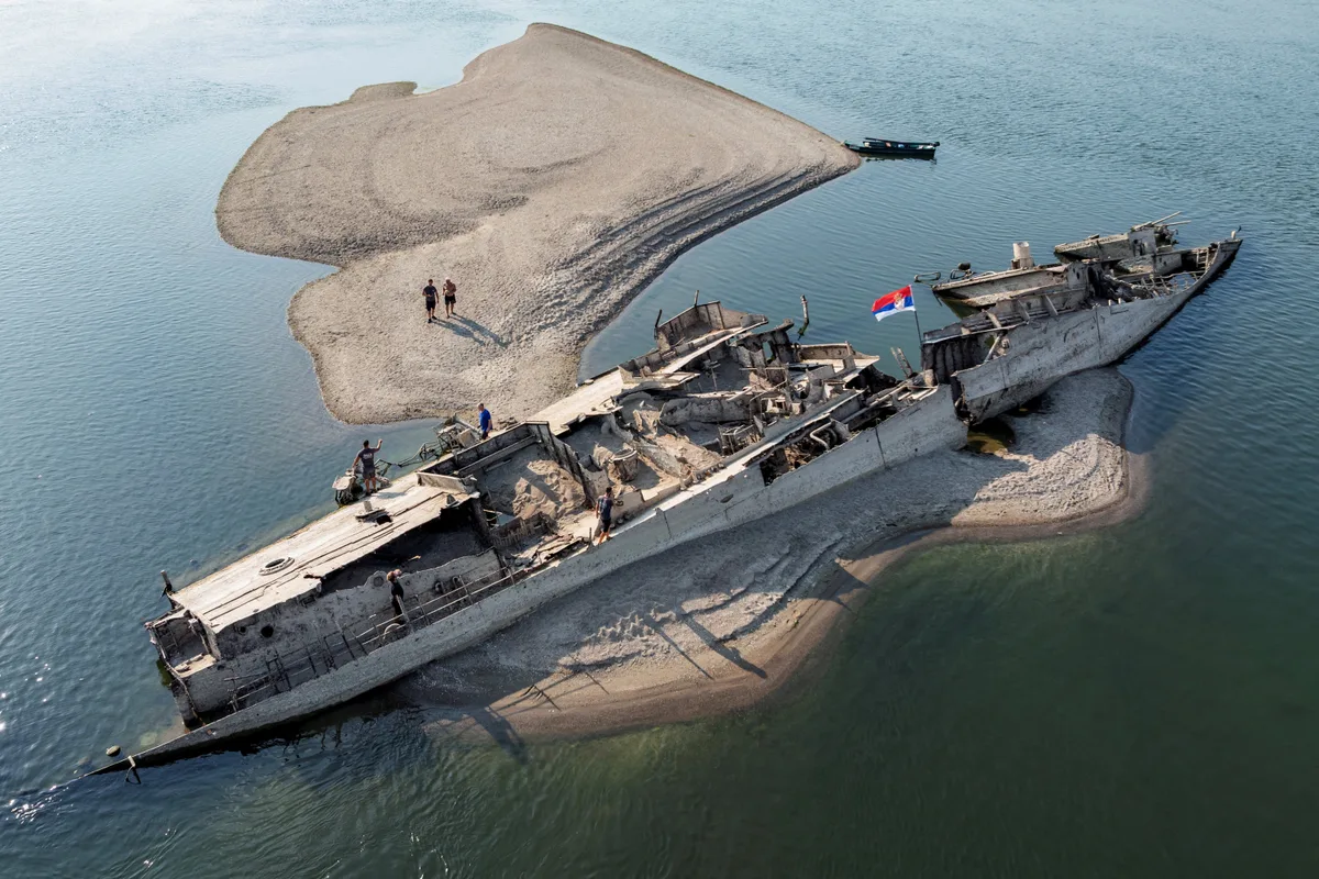 Nível historicamente baixo do Danúbio revela destroços de navios da 2ª Guerra Mundial