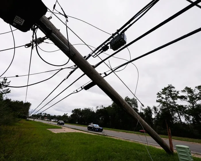Thousands without power in Florida and Alabama as Isaias moves north