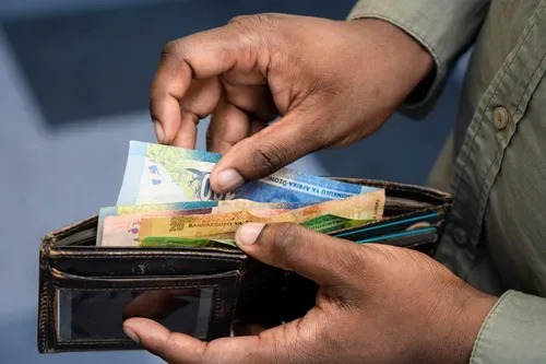South African salaries rise, but purchasing power declines