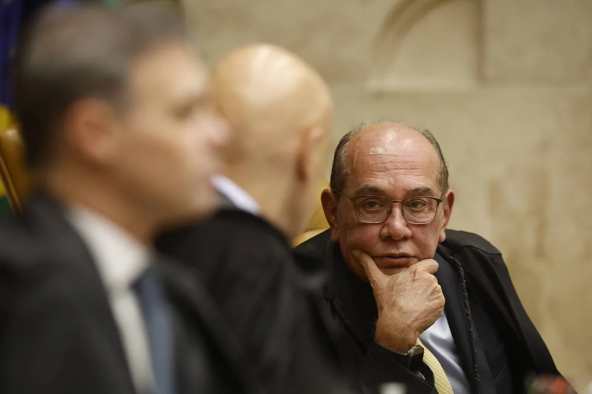 Gilmar sugere adiar sessão do STF sobre Moraes e juntar caso a relatório que mira Mendonça