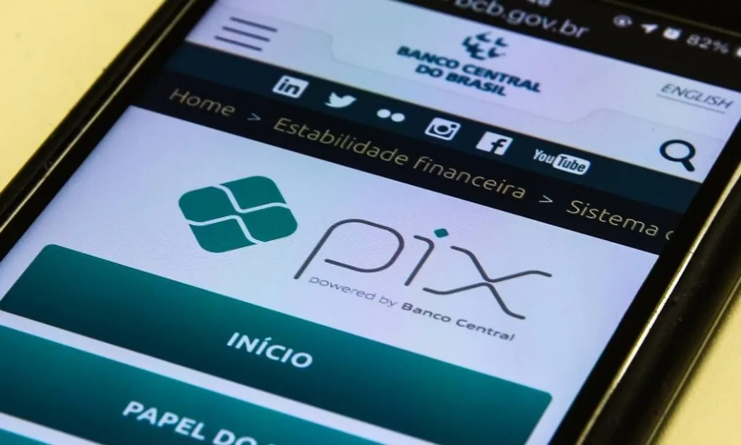 Pix fora do ar? Clientes de bancos relatam instabilidade neste domingo (23)