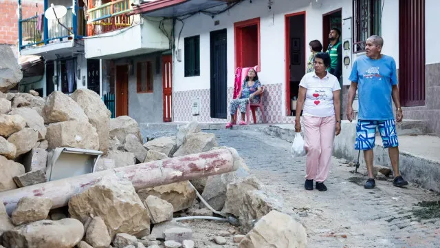 Sobe para 314 número de mortos no sismo na Colômbia