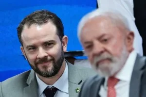Flávio aciona TSE contra Durigan por uso da máquina pública para Lula