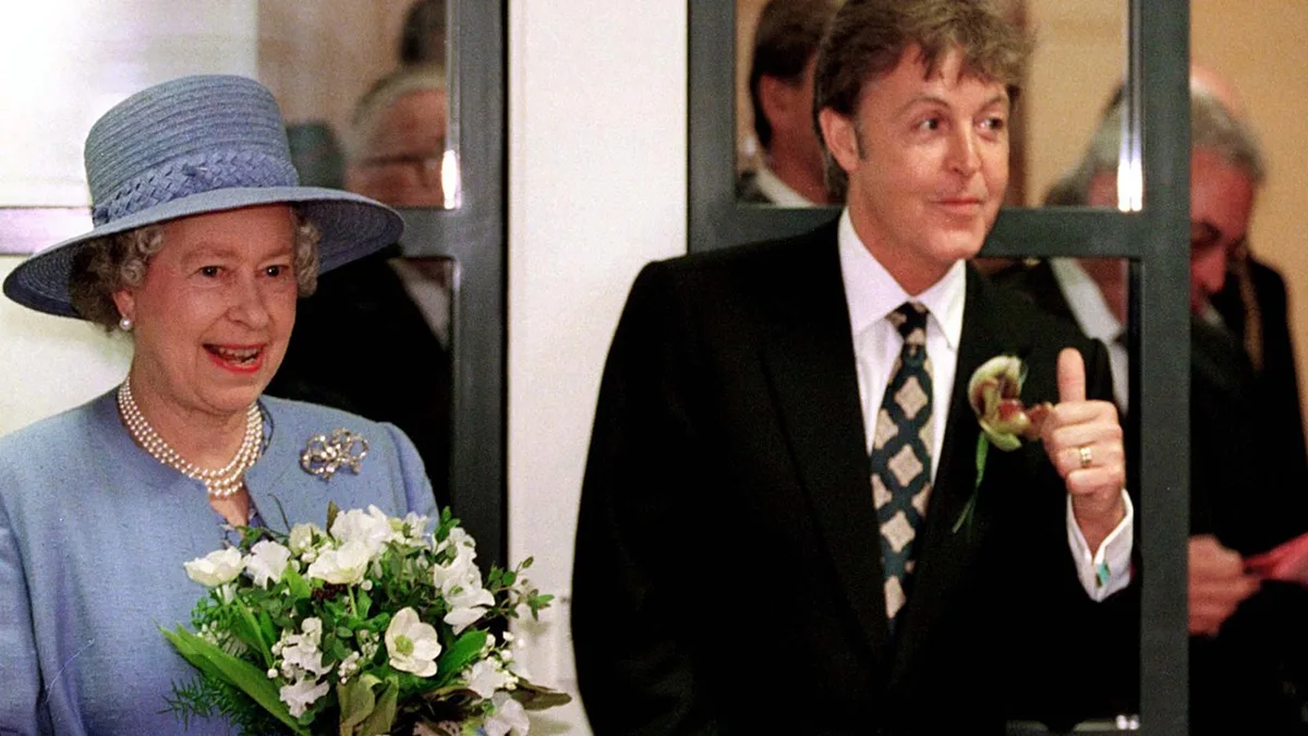 Mulher de Paul McCartney achava que Isabel II tinha uma queda pelo cantor