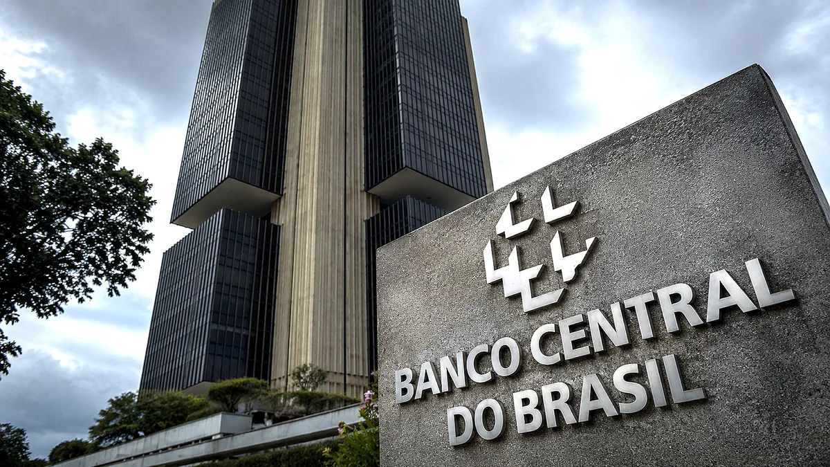 BC corta projeção do PIB e prevê desaceleração da economia até 2027