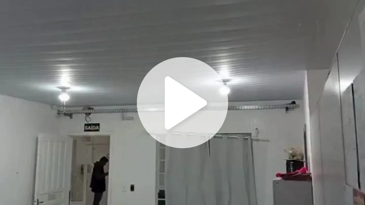 Forro desaba dentro da sala em escola após temporal com granizo em SC