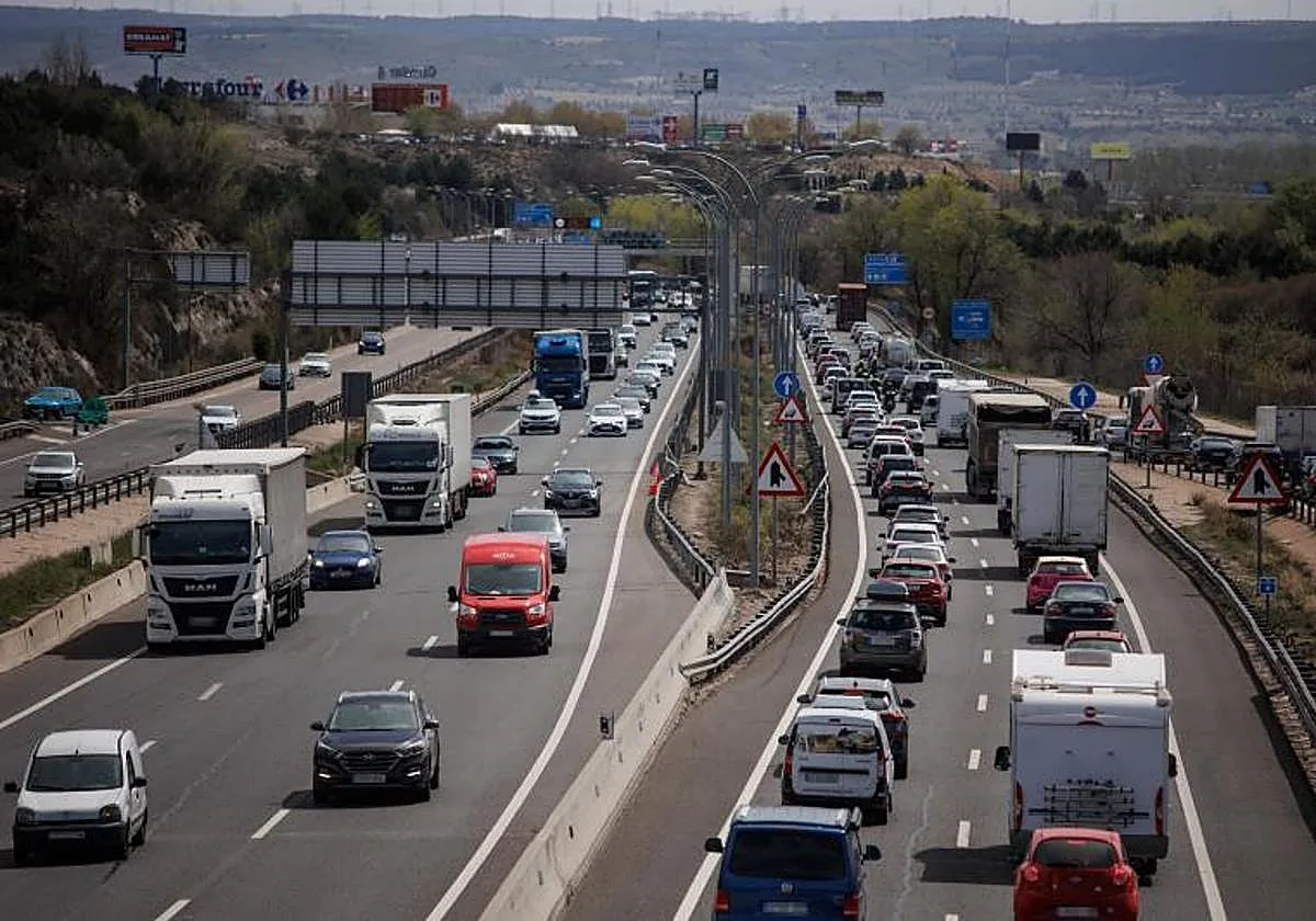 Muere un hombre de 93 años y la conductora de 75 resulta herida tras volcar su coche en Arganda