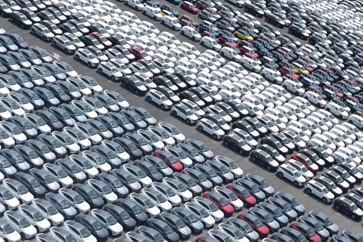 Vendas de carros chineses estão em alta em quase todos os lugares, exceto no próprio país