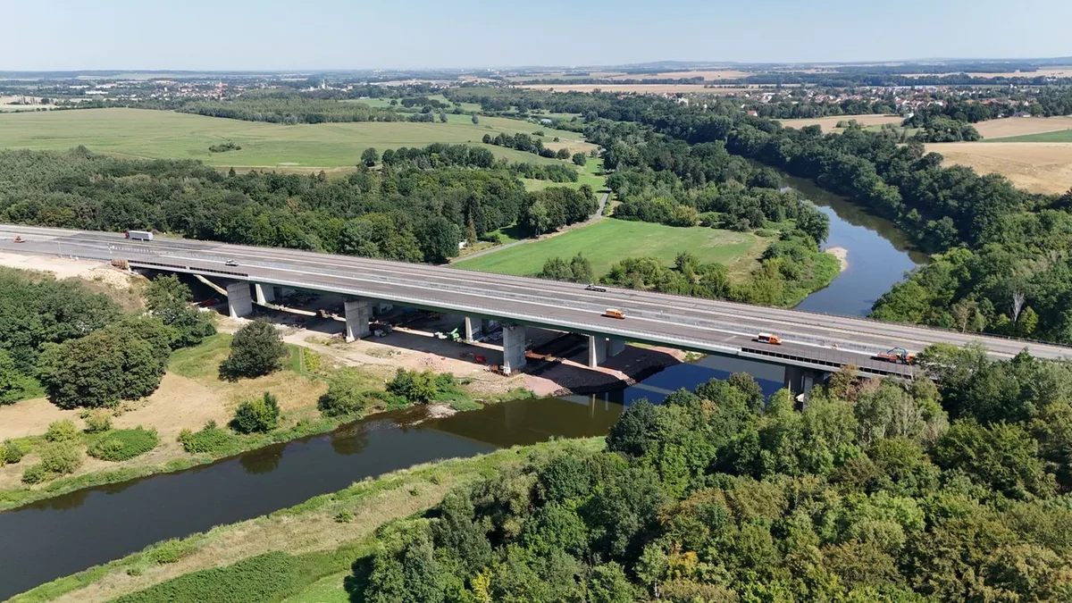 Abriss der alten Muldebrücke: Fluss im Bereich Muldebrücke gesperrt - Abriss begonnen