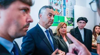 "Isso é grave". Ministro garante investigação de casos de crianças sem lugar na escola