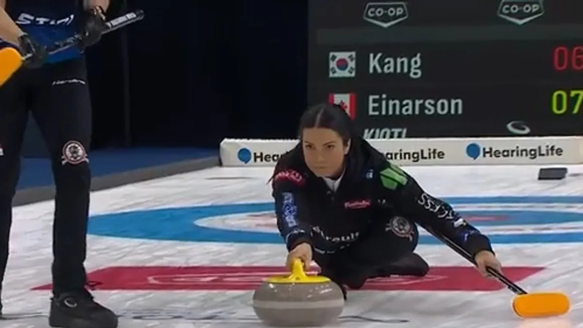 Einarson makes a pair of great shots to extend her lead in the 6th end vs. Kang