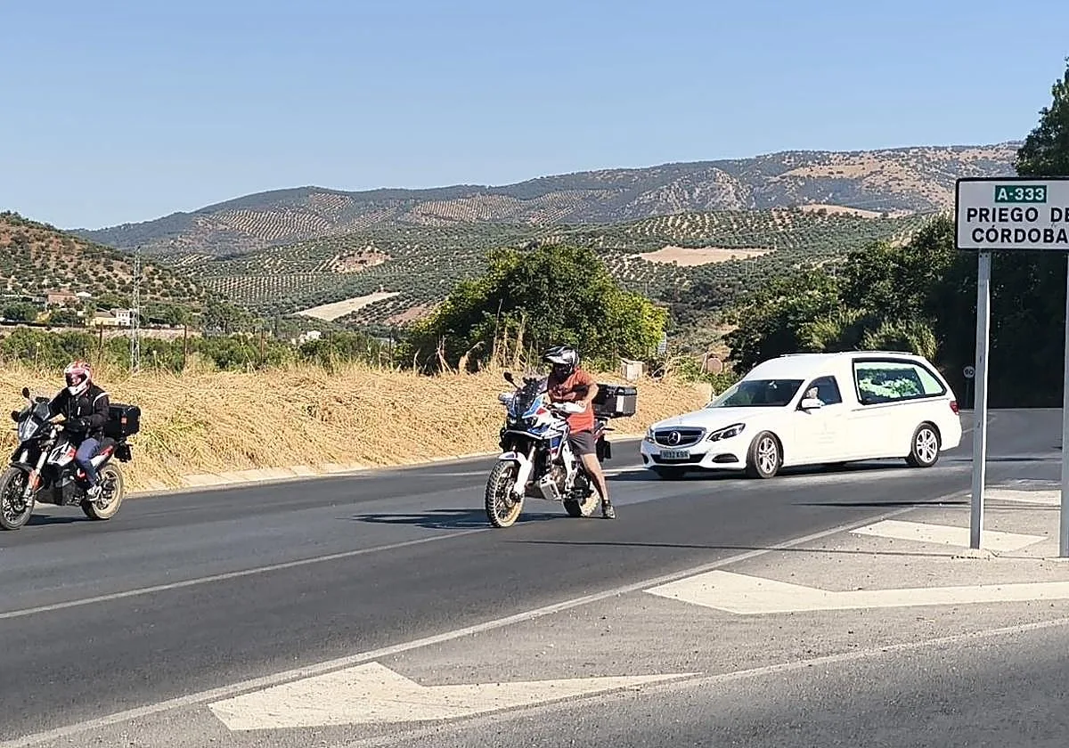 Priego llora la pérdida del joven muerto en Huétor Tájar: 50 motoristas acompañan a su cortejo fúnebre