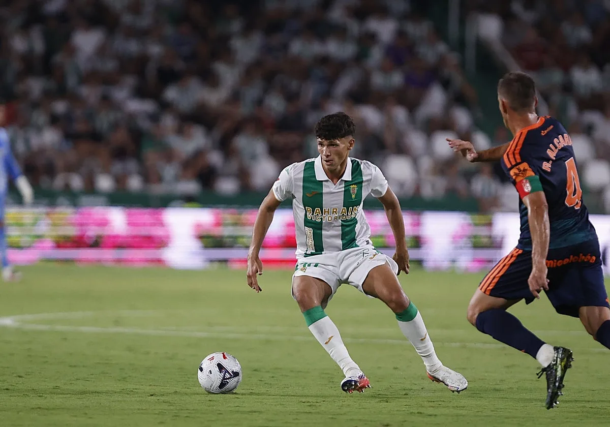 Iván Ania sigue sin encontrar estabilidad en los laterales del Córdoba CF