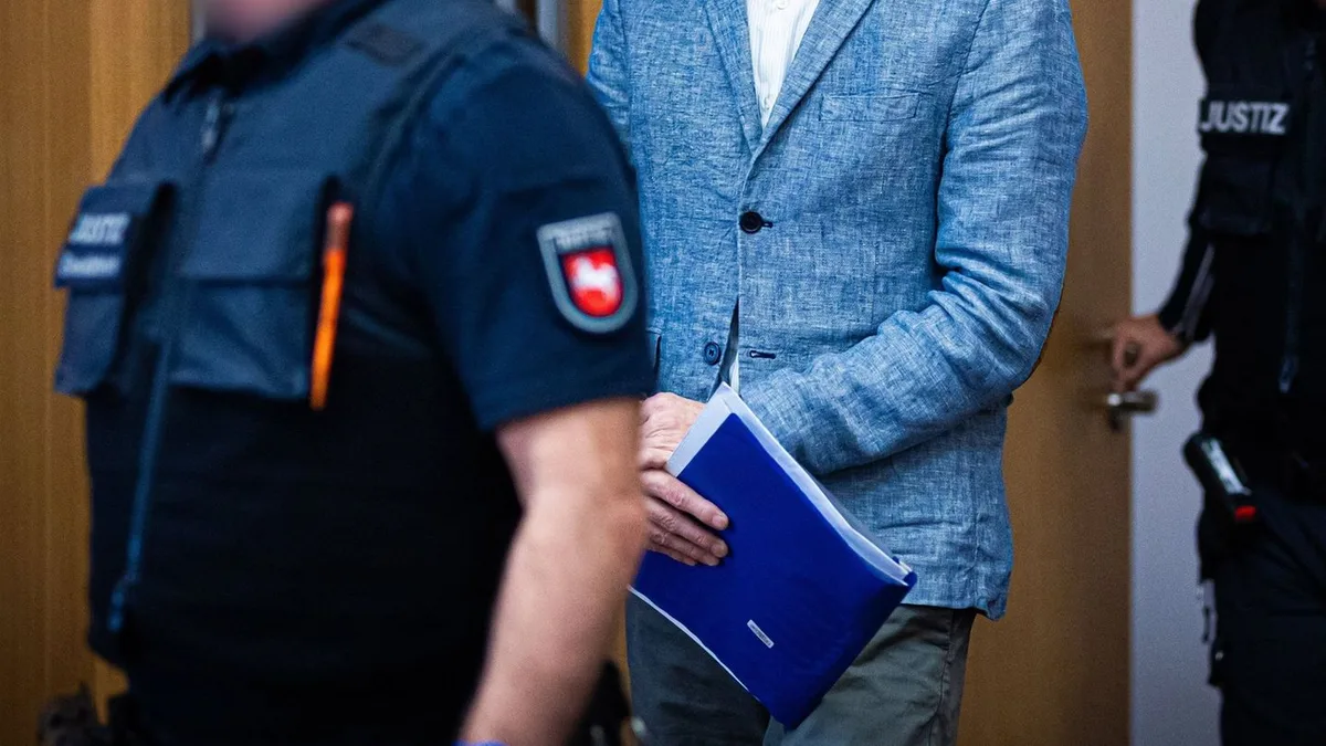 Prozess in Oldenburg: JVA-Mitarbeiter beleidigt? Christian B. wieder vor Gericht