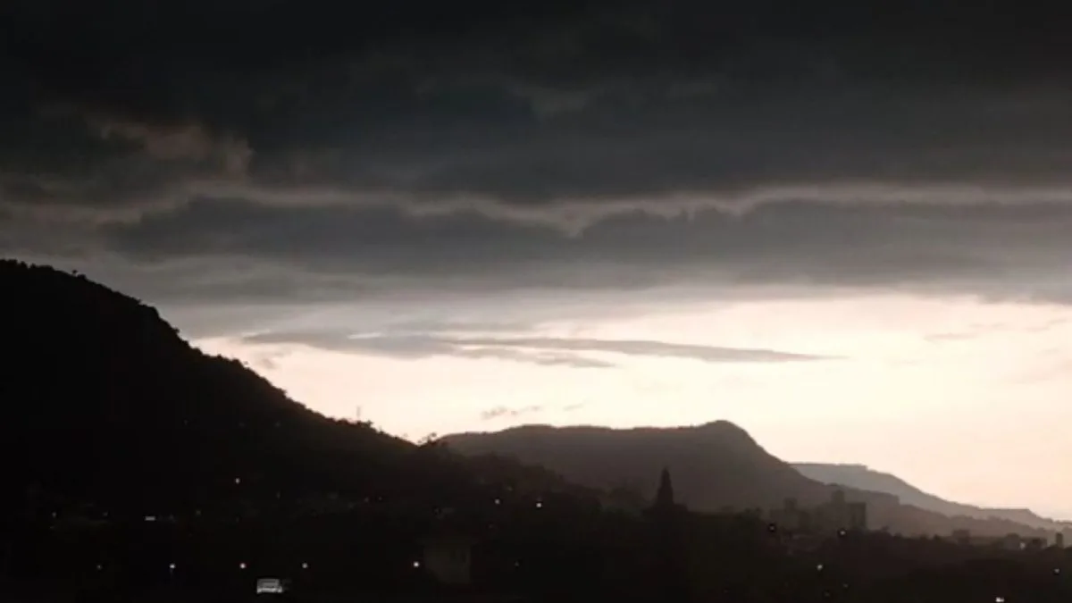 VÍDEO: Nuvem escura ‘engole’ cidade após alerta de tempestade severa em SC