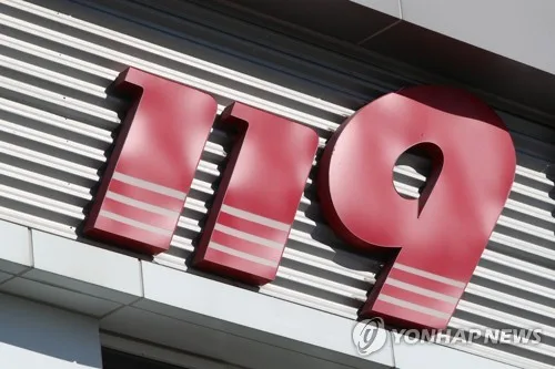 여의도 IFC몰 간판에 테슬라 시승차 충돌 3명 경상…자율주행 아냐