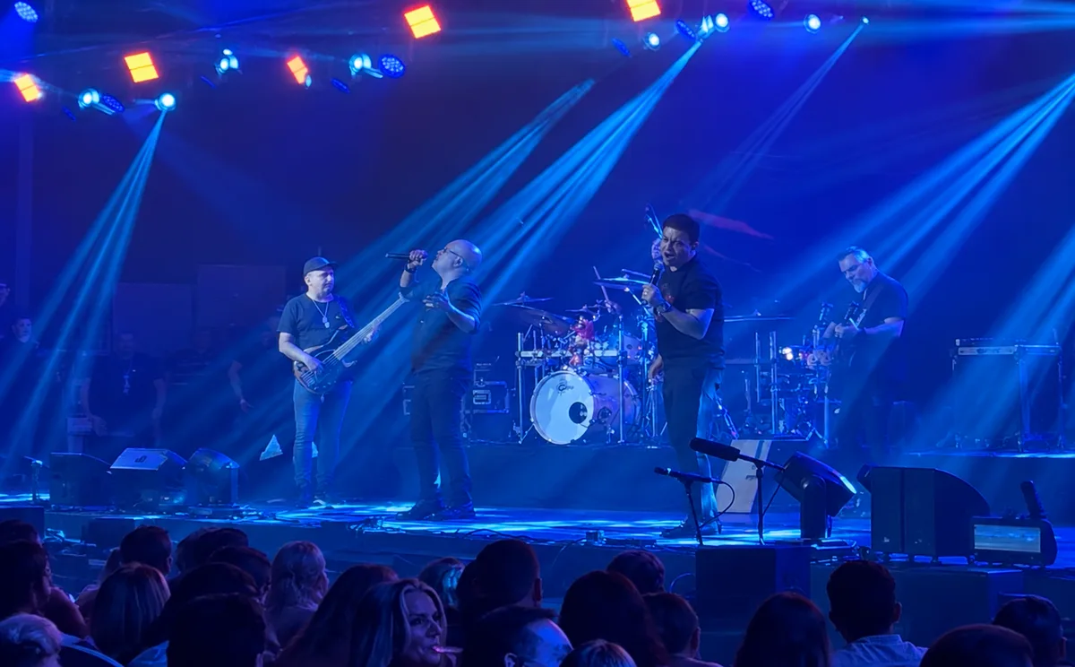 Rick & Renner e Gian & Giovani embalam noite sertaneja na Capital