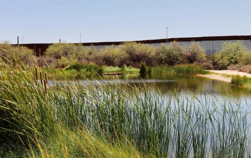 Arrancó en Arizona la construcción de un muro fronterizo pese a la oposición de una tribu local
