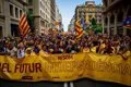 Miles de personas se manifiestan en Barcelona y Girona en la Diada