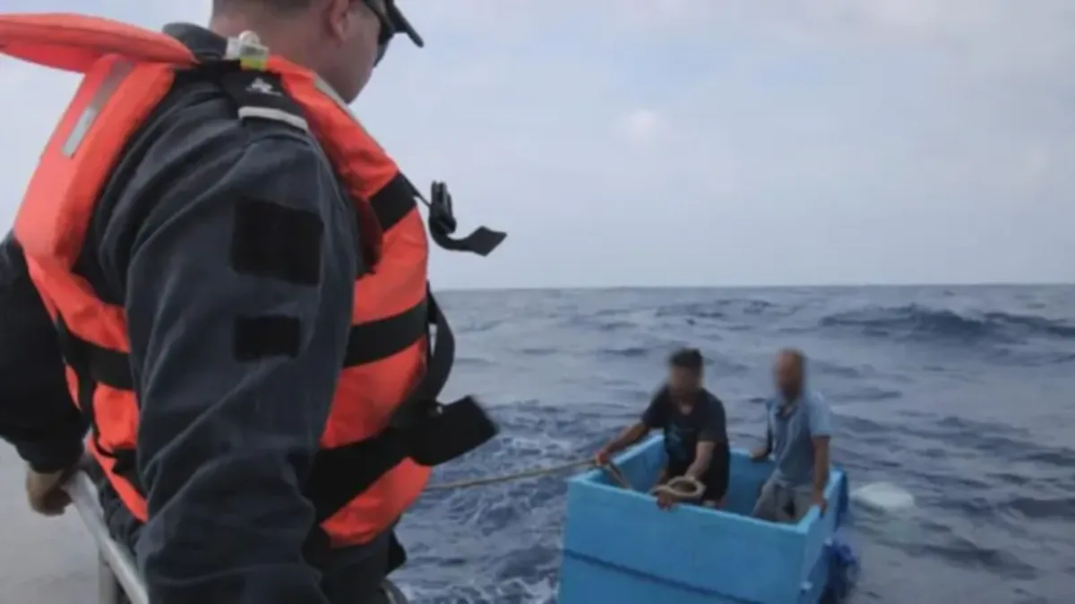 Pescadores são resgatados após passarem 5 dias à deriva agarrados a uma caixa térmica no oceano
