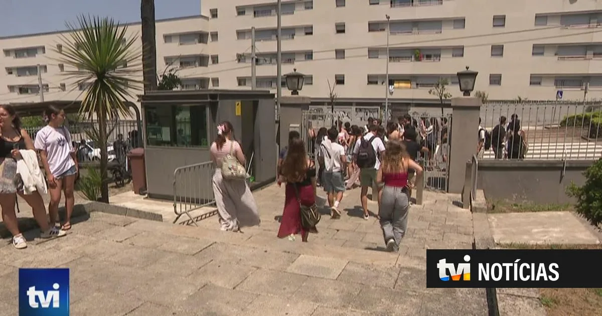 Mais de dois mil horários continuam por preencher a poucos dias do início do ano letivo