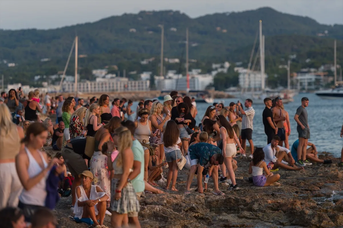 El destino favorito de los jóvenes españoles este verano dispara sus reservas un 422%