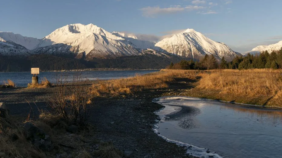 Charter plane crashes near remote radar site in western Alaska, killing all 8 aboard