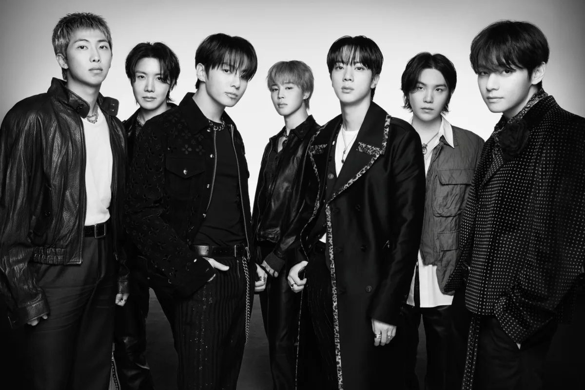 BTS 다음 누구냐고? 이제 ‘K팝끼리’ 주고받는 빌보드 200 정상
