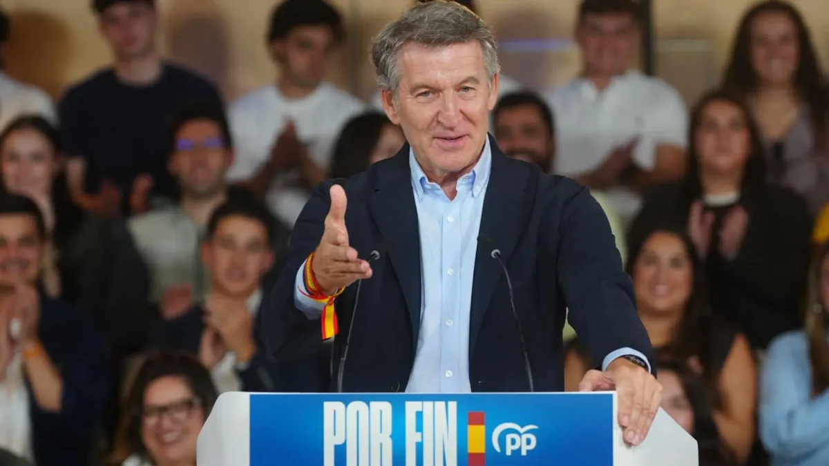 Feijóo llama "coalición de desesperados" al pacto del PSOE y Frente Amplio para el Senado, "una hipocresía más"
