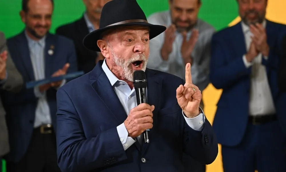 Brasil dá início a processo de reciprocidade contra tarifaço dos EUA