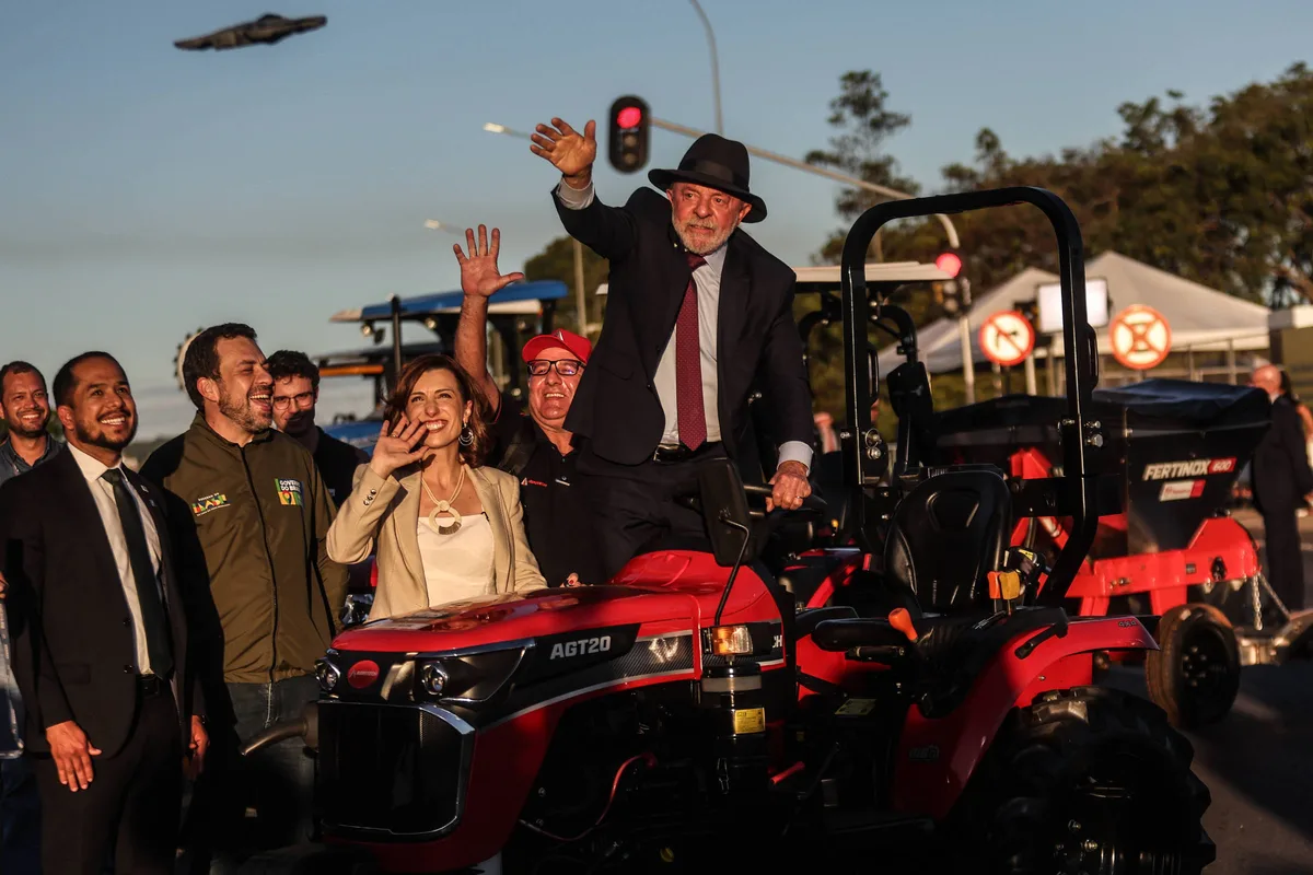 Lula muda tom e acena ao agronegócio em novo programa de governo