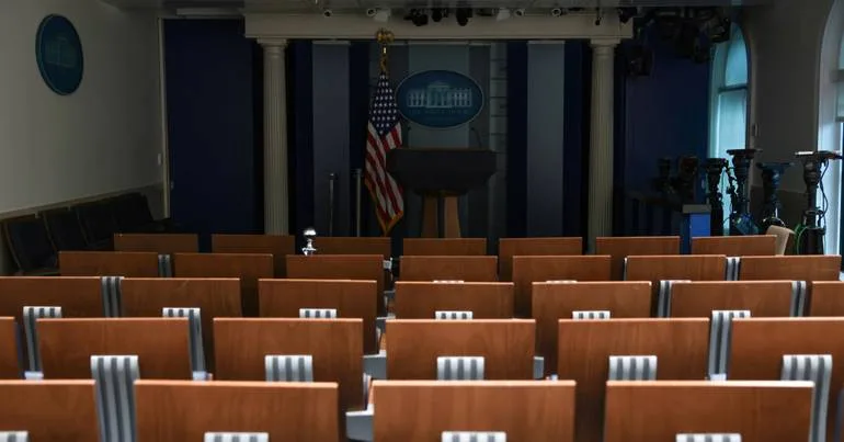 Juiz obriga Trump a readmitir CNN e Politico na Casa Branca