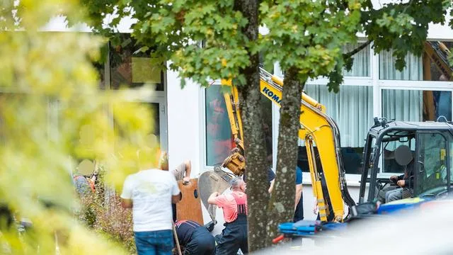 Notfall: Vierjähriger stürzt in schmalen Schacht