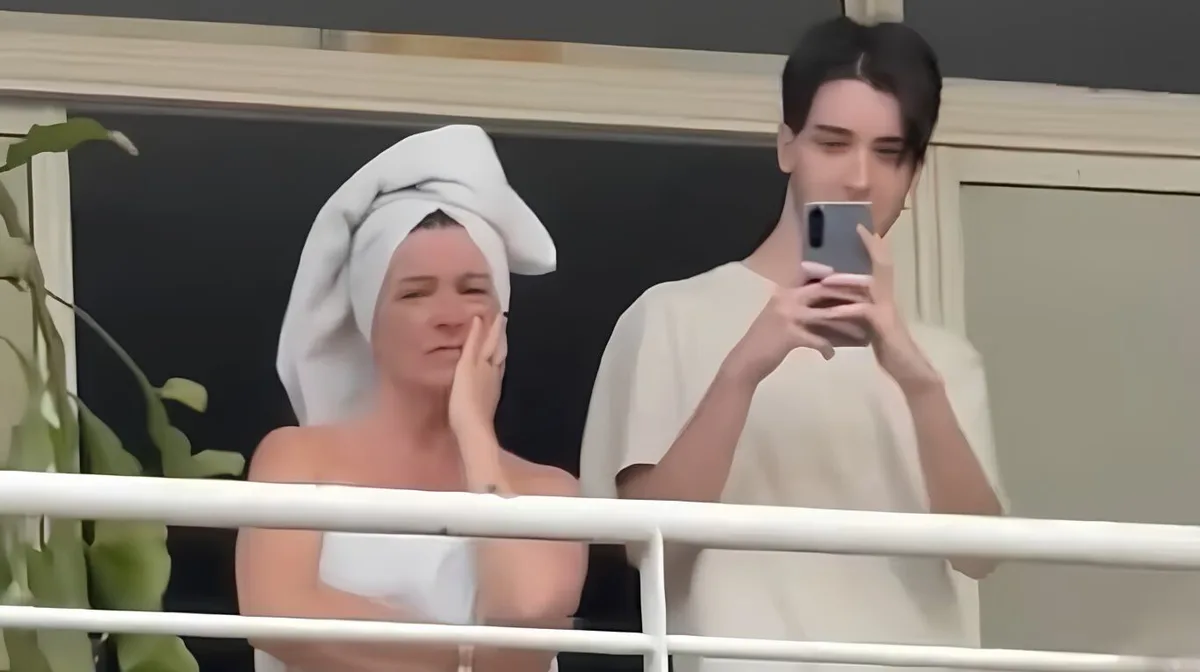 “La señora de la toalla” que se hizo viral durante una visita de Milei a Bahía Blanca: “Muchos se preguntaban qué estaba pensando”