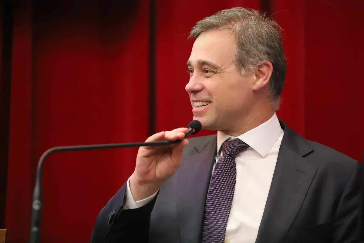 Mendonça esteve com Cezinha da Madureira no mesmo dia da reunião secreta com Daniel Vorcaro