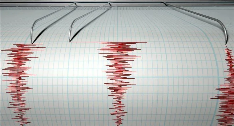 Novo sismo de magnitude 4,7 faz três feridos em Granada