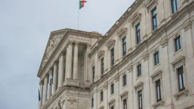 PSD elogia "contas públicas robustas", PS acusa Governo de incompetência