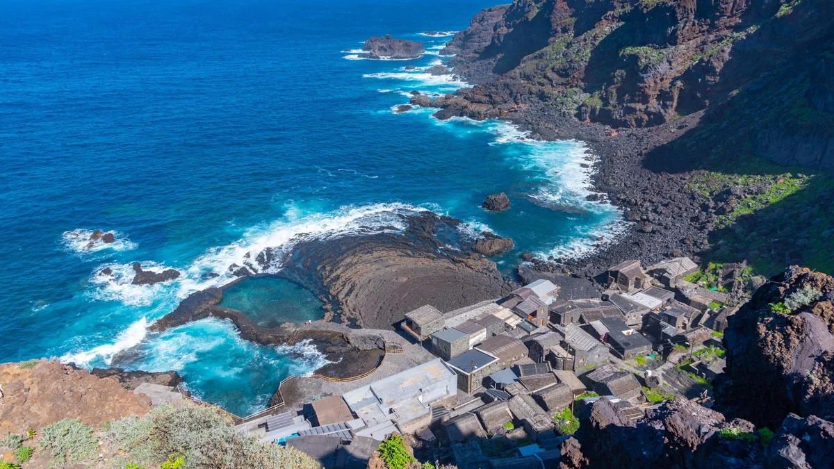 Las piscinas naturales de El Hierro que parecen excavadas en la lava y solo conocen los que llegan hasta aquí