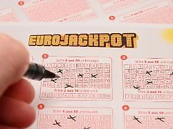 "Völlig sprachlos": 120-Millionen-Eurojackpot geknackt - Gewinner wollte erst gar nicht spielen