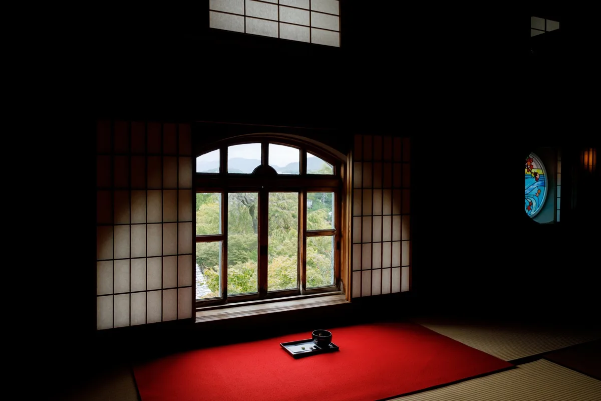 Kyoto’s Meiji-era mansion opens a private tearoom with stained glass for just one day