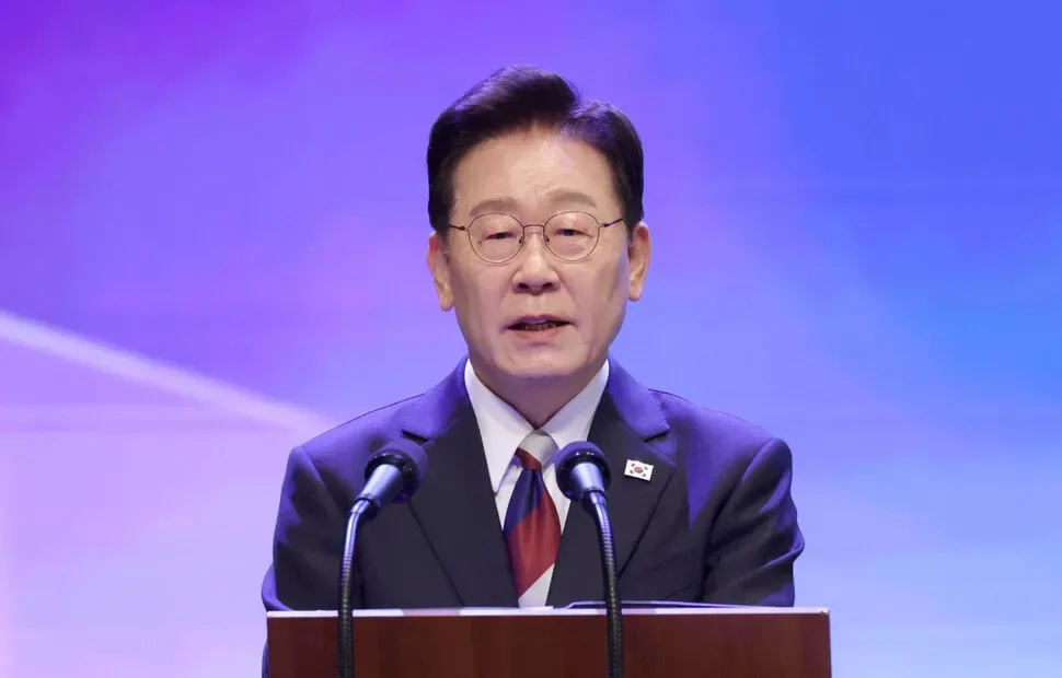 빠른 ‘데드 크로스’ 맞은 이 대통령…2030 마음 되돌릴 수 있을까