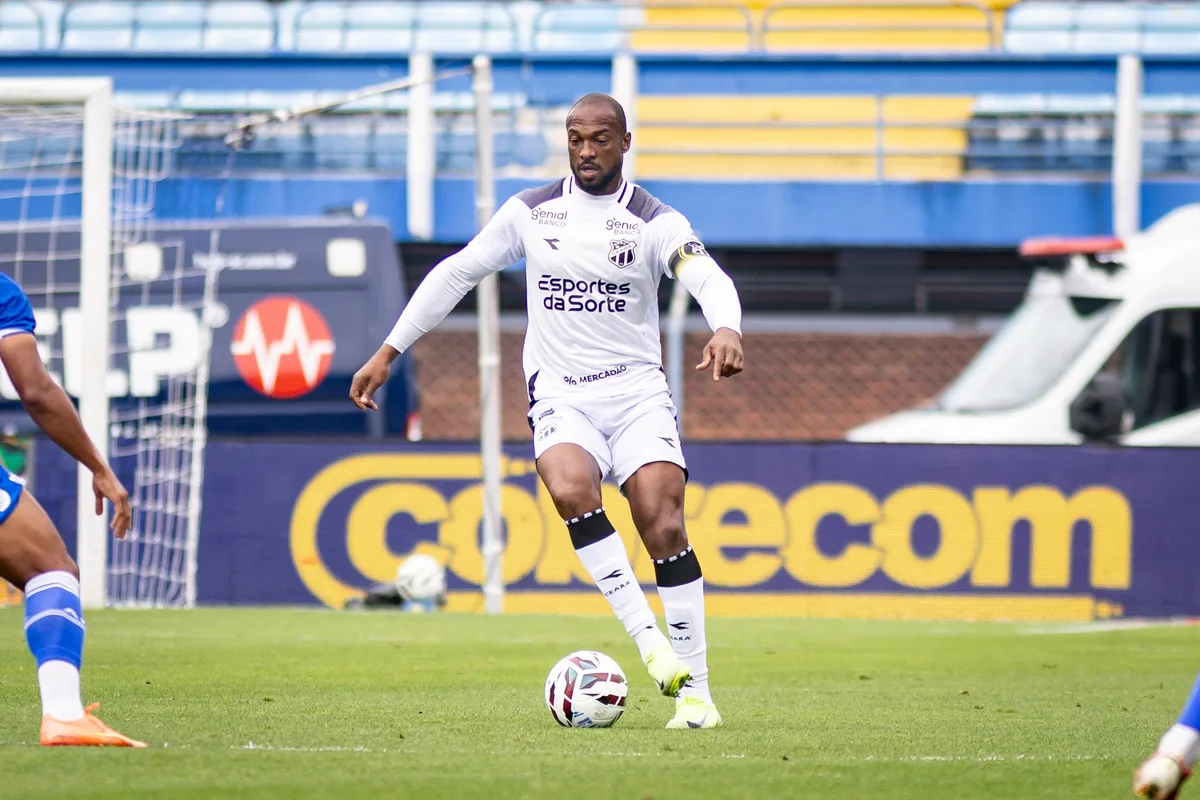 Invicto desde que voltou a ser titular, Luiz Otávio ganha espaço e fortalece defesa do Ceará